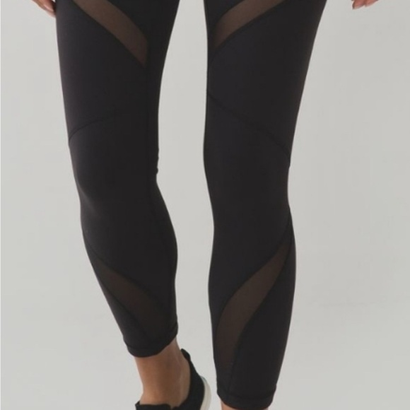 Lululemon size 6 black leggings with mesh detail - Picture 6 of 6